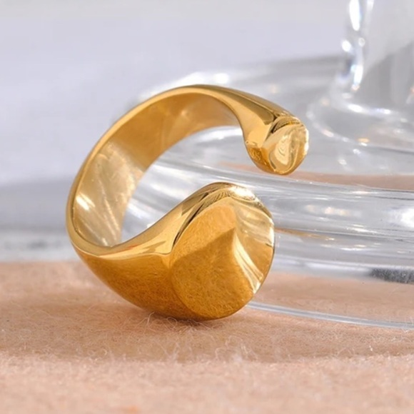 New Unique Gold Geometric Ring - Picture 2 of 13